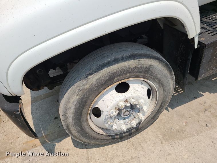 image for item LE9240 1997 GMC C5500  flatbed truck