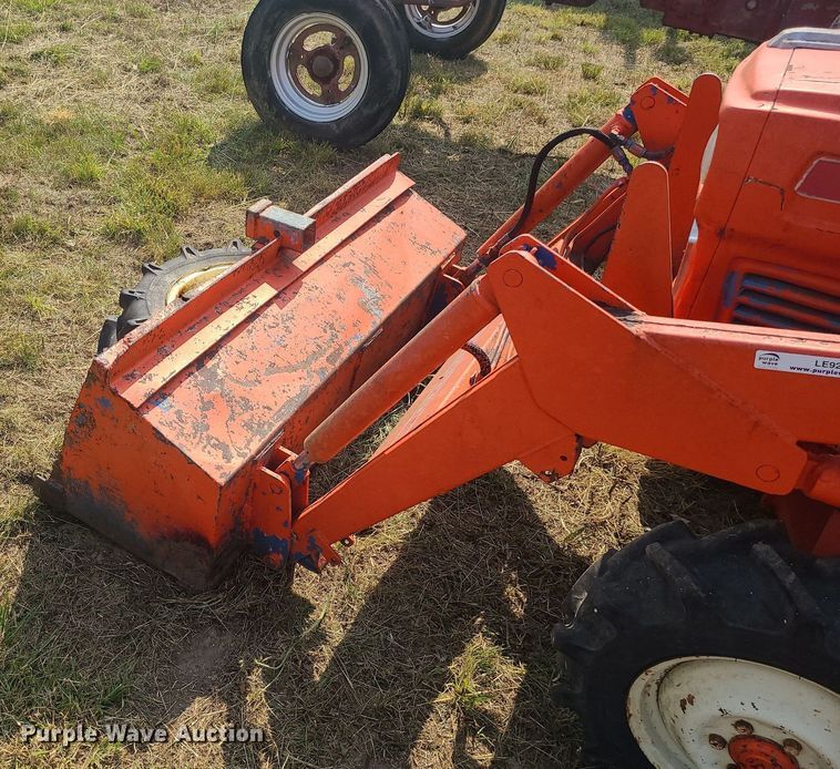 image for item LE9247 Hinomoto 1477  tractor