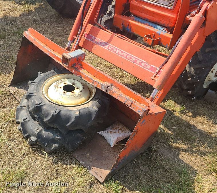 image for item LE9247 Hinomoto 1477  tractor