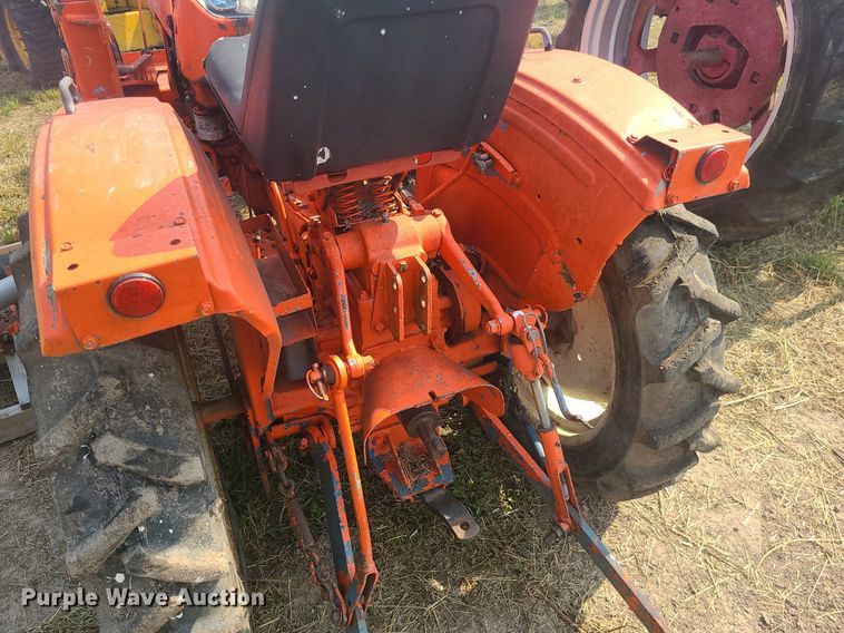 image for item LE9247 Hinomoto 1477  tractor