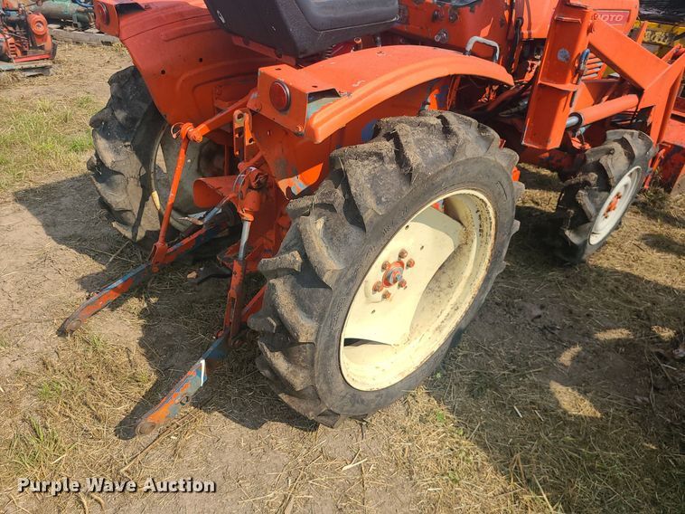 image for item LE9247 Hinomoto 1477  tractor