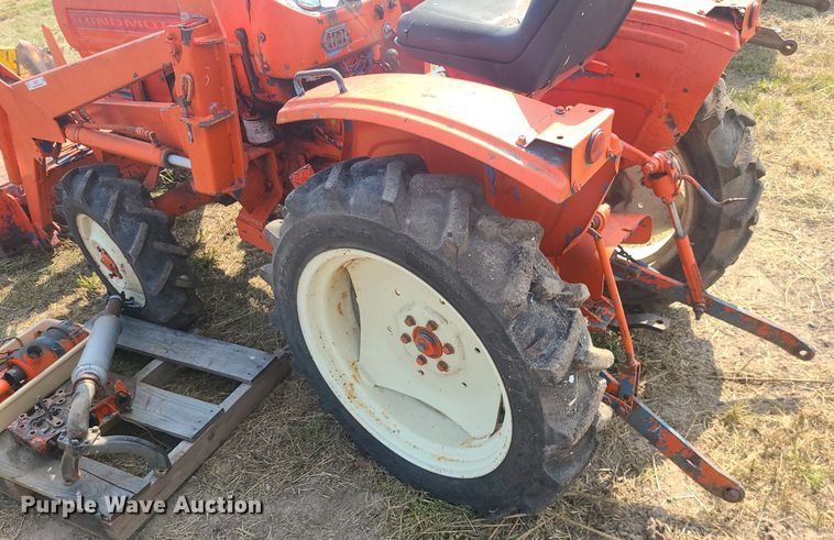 image for item LE9247 Hinomoto 1477  tractor