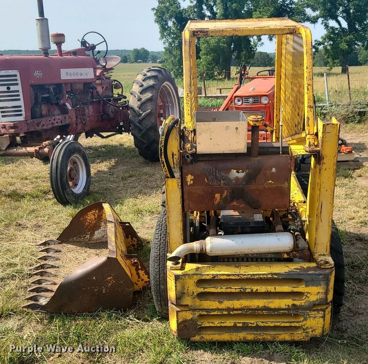 image for item LE9248 Ford CL-20  skid steer loader