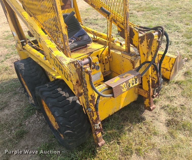 image for item LE9248 Ford CL-20  skid steer loader