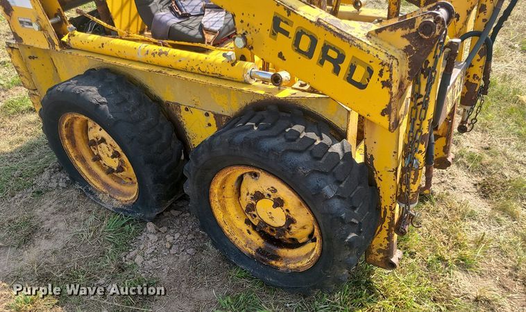 image for item LE9248 Ford CL-20  skid steer loader
