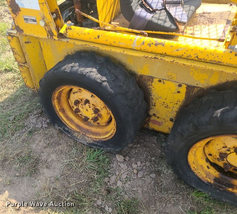 image for item LE9248 Ford CL-20  skid steer loader