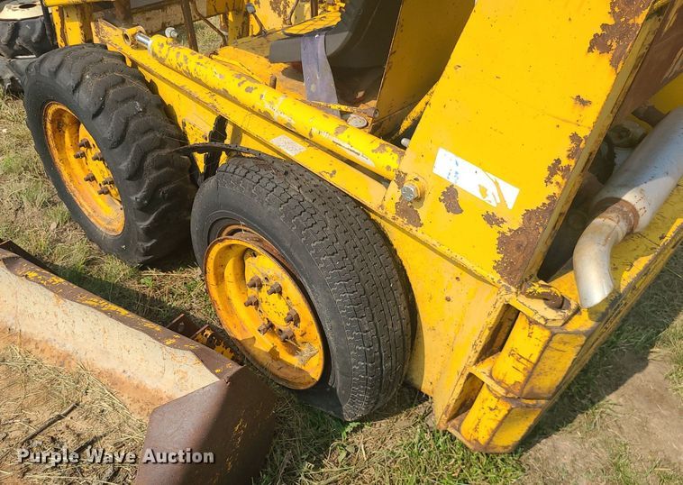 image for item LE9248 Ford CL-20  skid steer loader