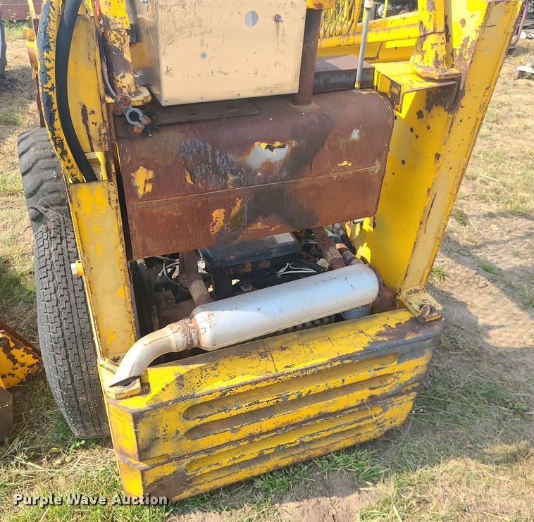 image for item LE9248 Ford CL-20  skid steer loader