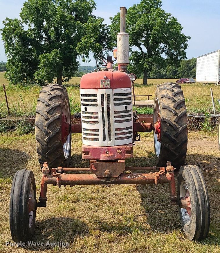 image for item LE9249 1956 Farmall 450  tractor