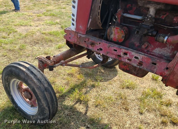image for item LE9249 1956 Farmall 450  tractor