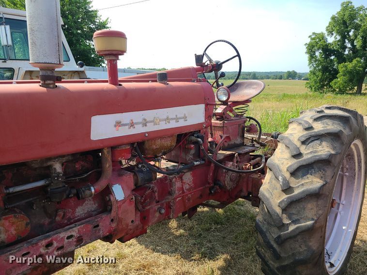image for item LE9249 1956 Farmall 450  tractor