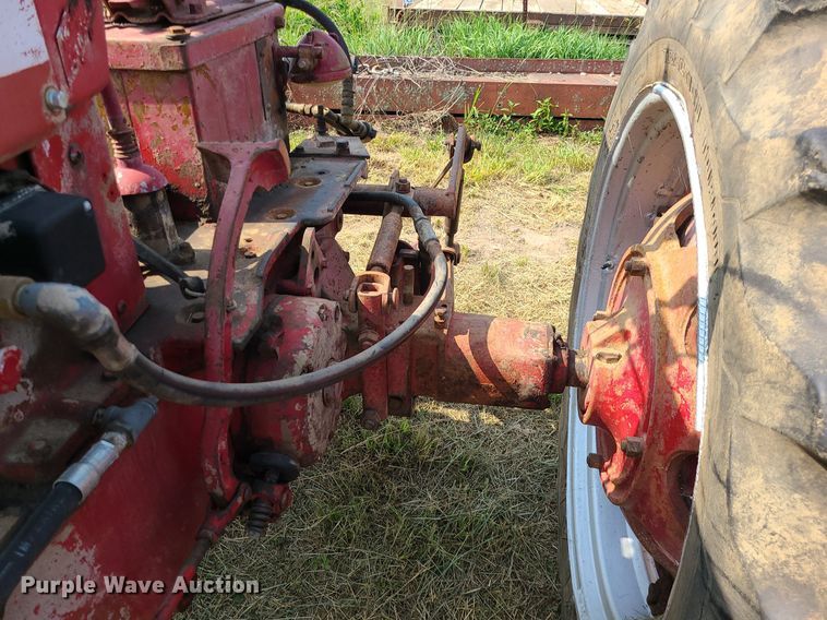 image for item LE9249 1956 Farmall 450  tractor