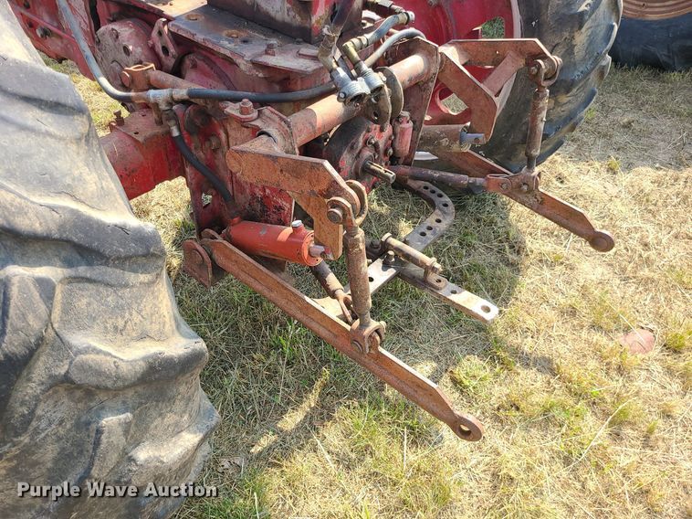 image for item LE9249 1956 Farmall 450  tractor