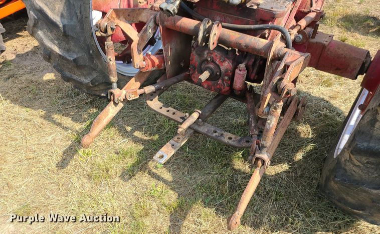 image for item LE9249 1956 Farmall 450  tractor
