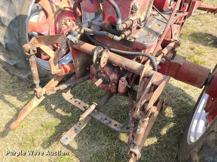 image for item LE9249 1956 Farmall 450  tractor
