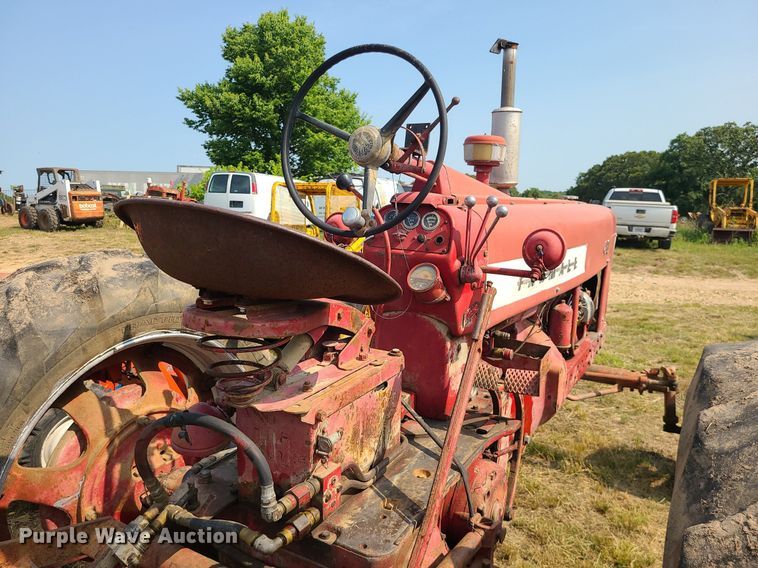 image for item LE9249 1956 Farmall 450  tractor