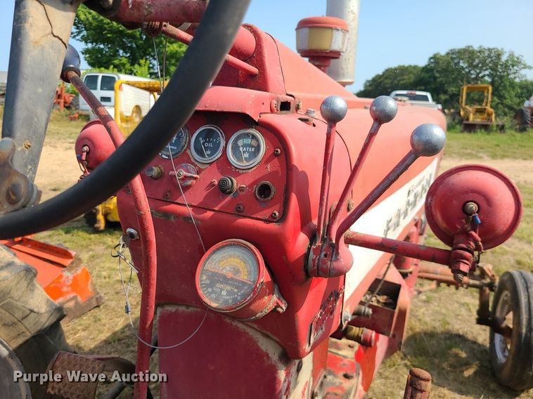 image for item LE9249 1956 Farmall 450  tractor