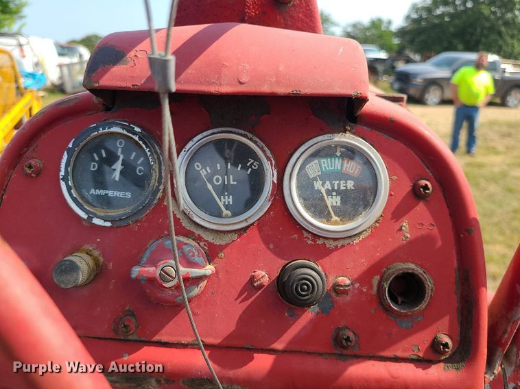 image for item LE9249 1956 Farmall 450  tractor