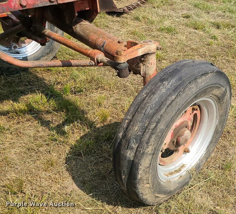 image for item LE9249 1956 Farmall 450  tractor