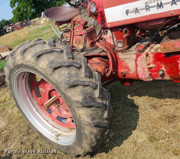 image for item LE9249 1956 Farmall 450  tractor
