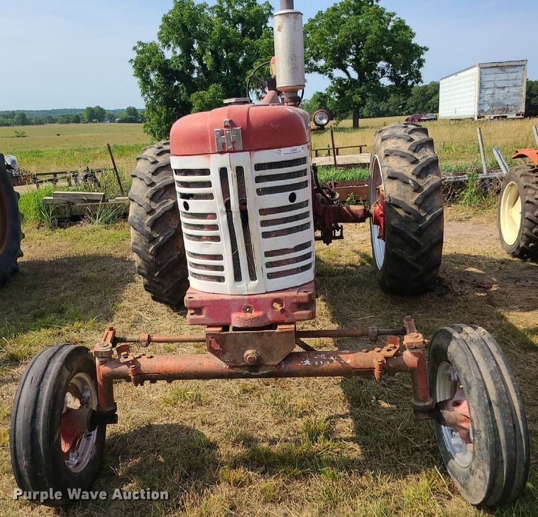 image for item LE9249 1956 Farmall 450  tractor