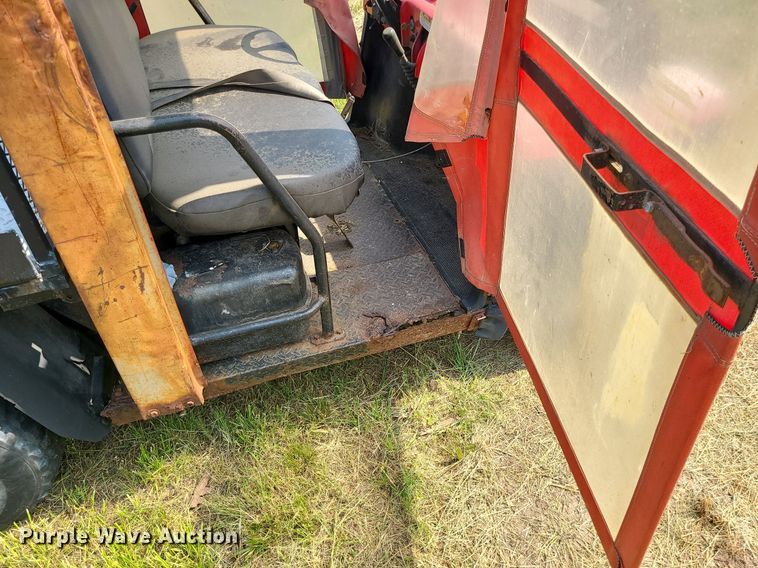 image for item LE9251 1988 Kawasaki Mule  utility vehicle