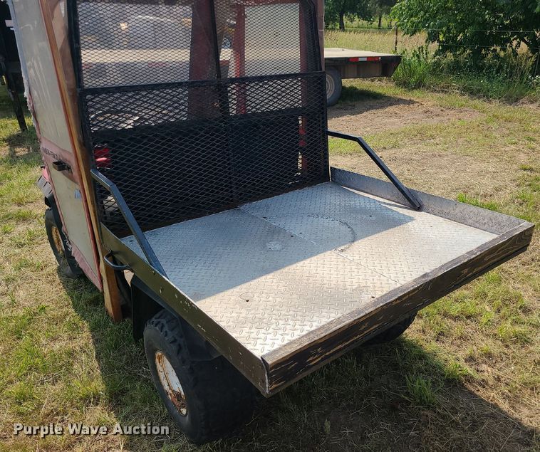 image for item LE9251 1988 Kawasaki Mule  utility vehicle