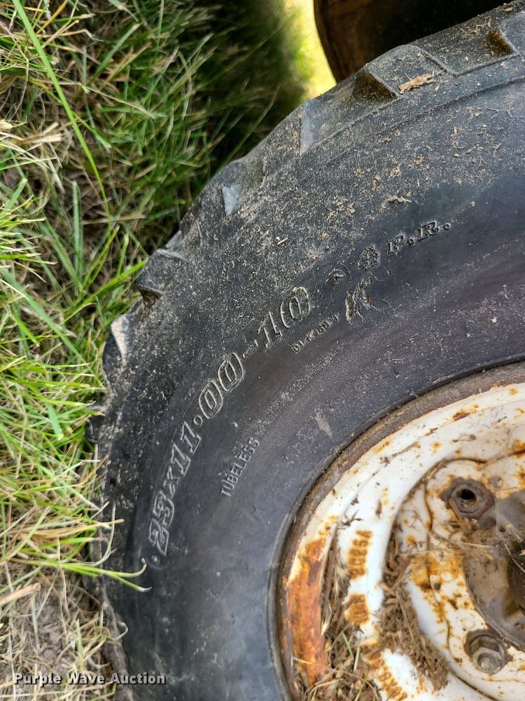 image for item LE9251 1988 Kawasaki Mule  utility vehicle