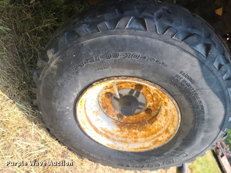 image for item LE9251 1988 Kawasaki Mule  utility vehicle