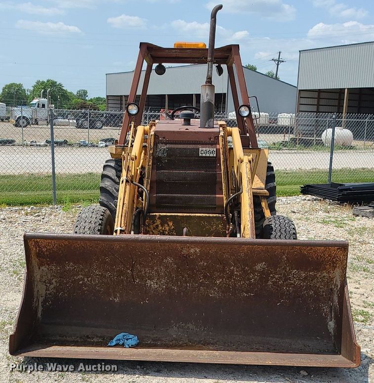 image for item LE9265 1985 Case 480LL  landscape tractor
