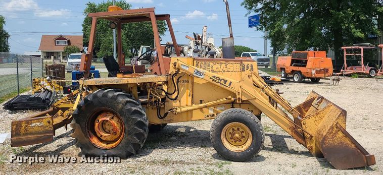 image for item LE9265 1985 Case 480LL  landscape tractor