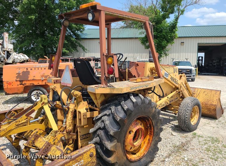 image for item LE9265 1985 Case 480LL  landscape tractor