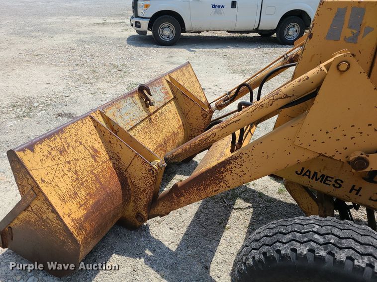 image for item LE9265 1985 Case 480LL  landscape tractor