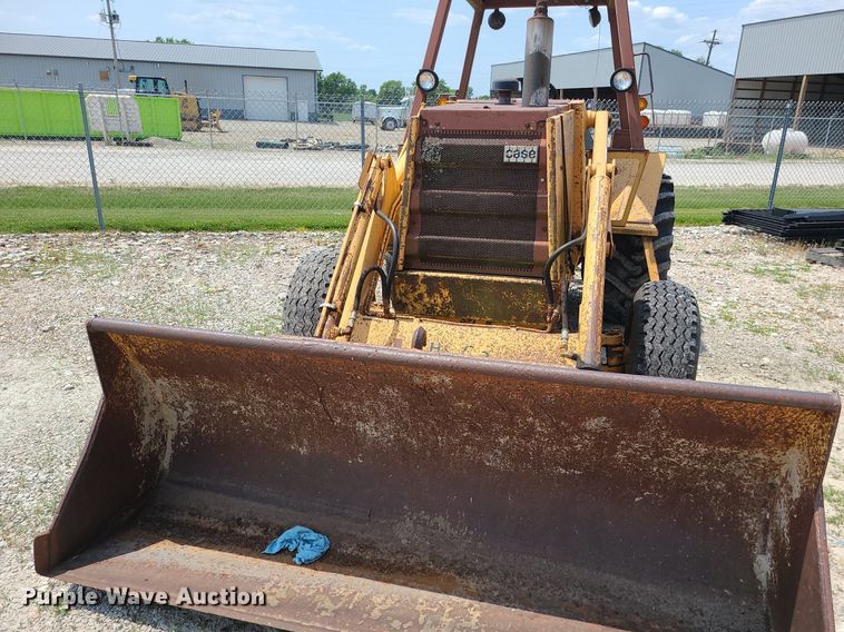 image for item LE9265 1985 Case 480LL  landscape tractor