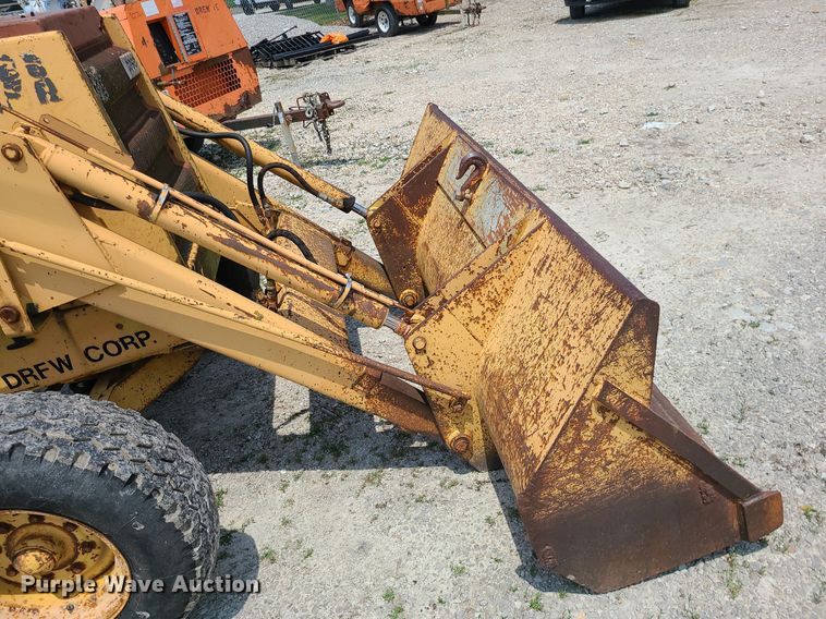 image for item LE9265 1985 Case 480LL  landscape tractor