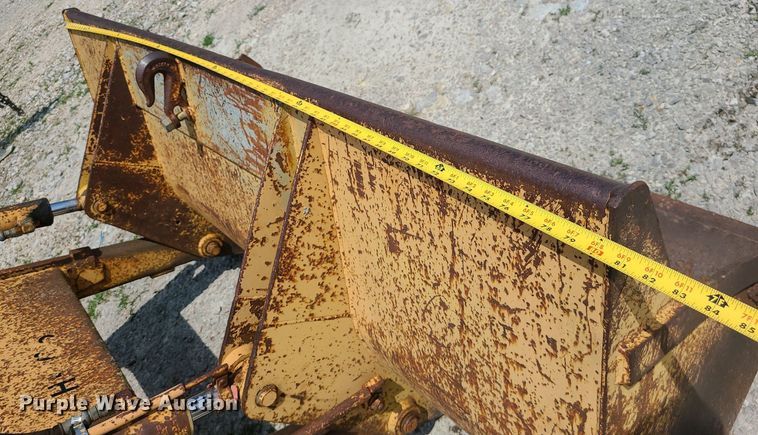 image for item LE9265 1985 Case 480LL  landscape tractor