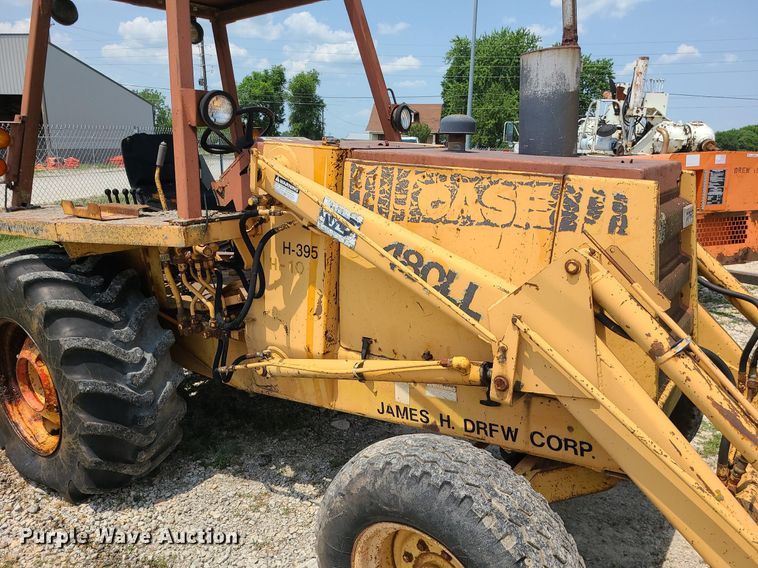 image for item LE9265 1985 Case 480LL  landscape tractor