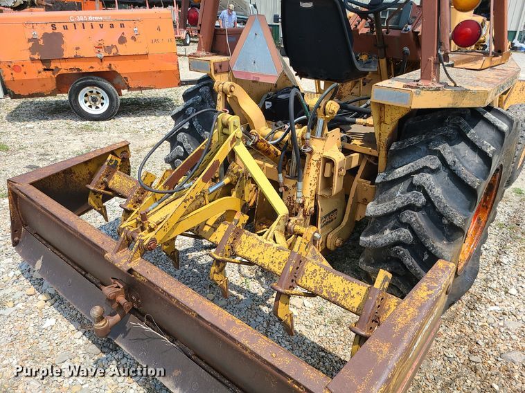image for item LE9265 1985 Case 480LL  landscape tractor