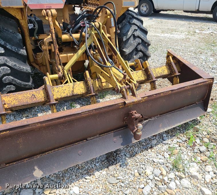 image for item LE9265 1985 Case 480LL  landscape tractor