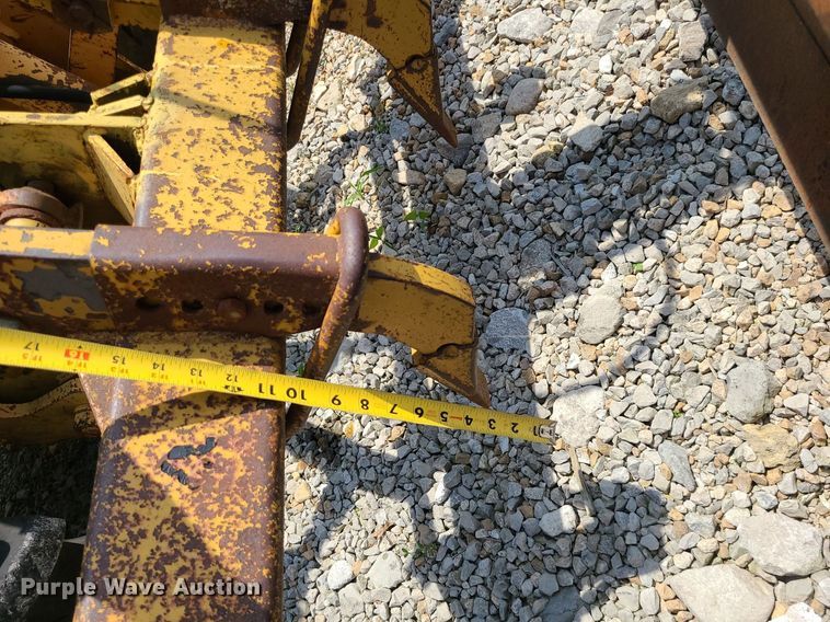 image for item LE9265 1985 Case 480LL  landscape tractor