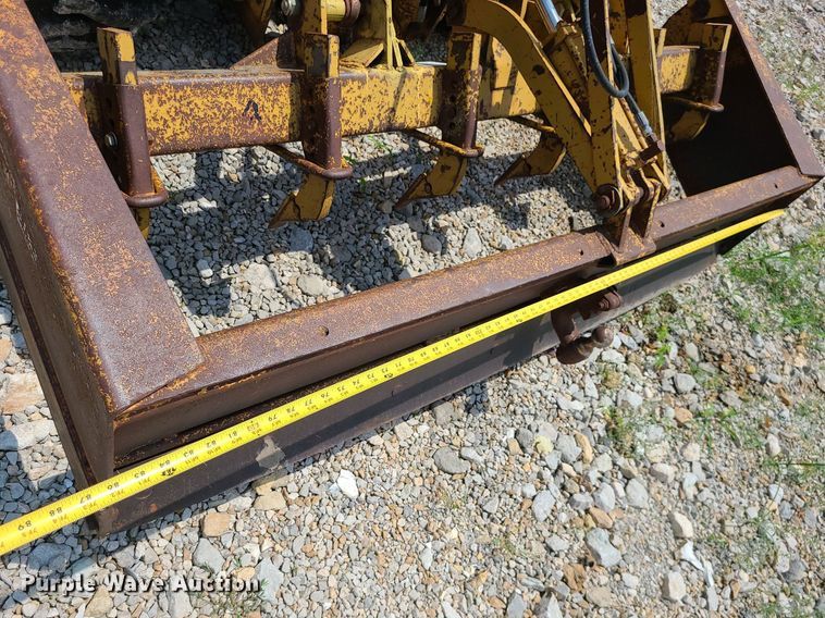 image for item LE9265 1985 Case 480LL  landscape tractor