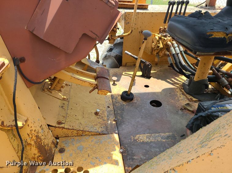 image for item LE9265 1985 Case 480LL  landscape tractor