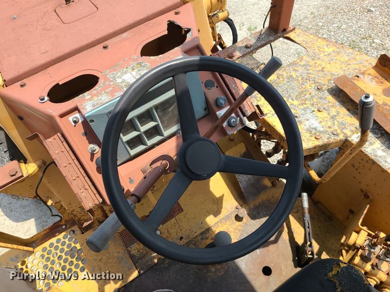 image for item LE9265 1985 Case 480LL  landscape tractor