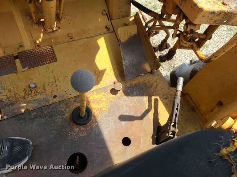 image for item LE9265 1985 Case 480LL  landscape tractor