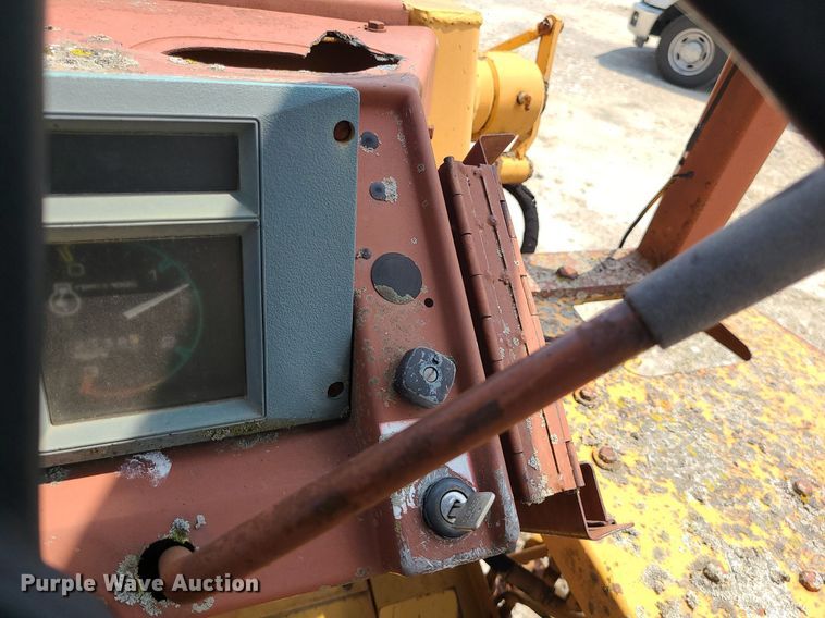 image for item LE9265 1985 Case 480LL  landscape tractor