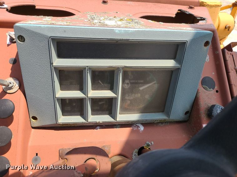 image for item LE9265 1985 Case 480LL  landscape tractor