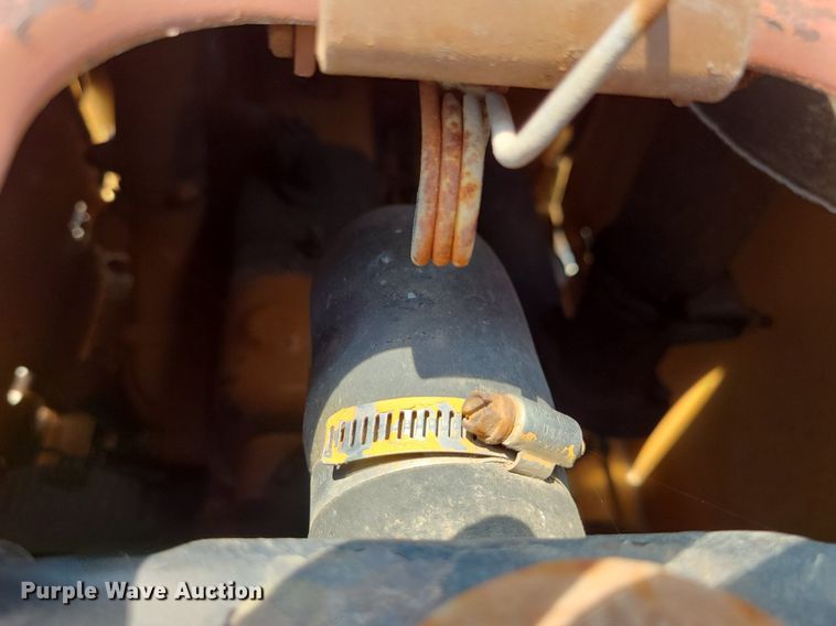 image for item LE9265 1985 Case 480LL  landscape tractor