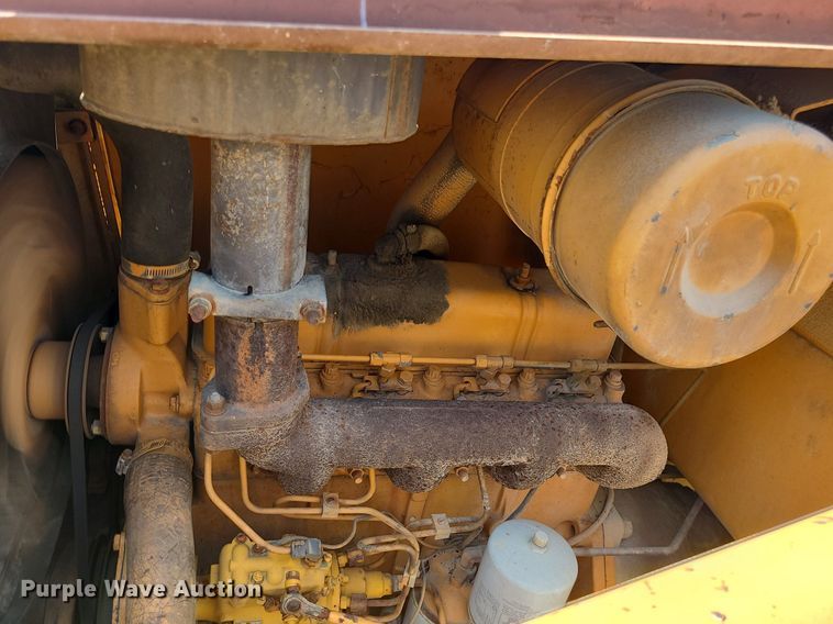 image for item LE9265 1985 Case 480LL  landscape tractor