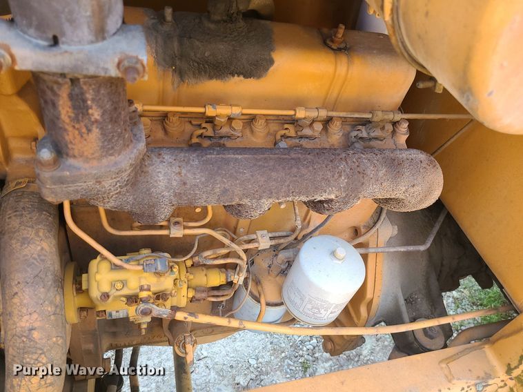 image for item LE9265 1985 Case 480LL  landscape tractor