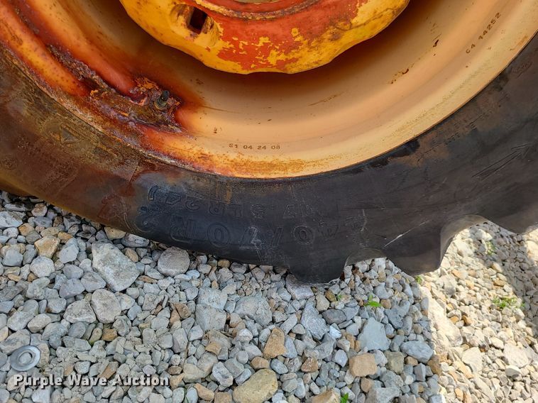 image for item LE9265 1985 Case 480LL  landscape tractor